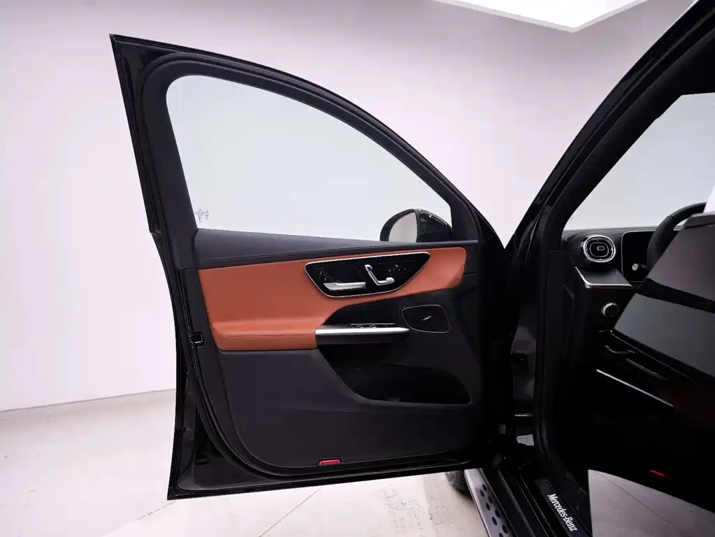 Mercedes-Benz GLC 2025 GLC 260 L 4MATIC luxury model купить на сайте DeffCars