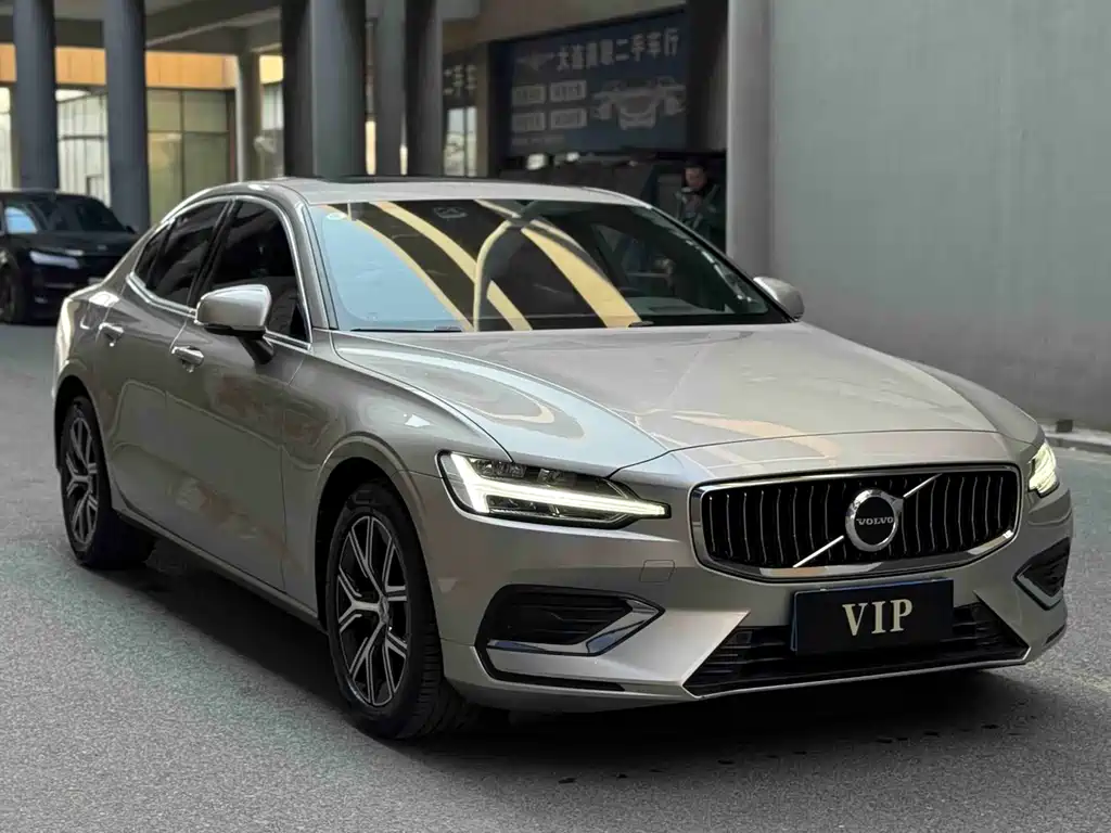 Volvo S60 2023 B4 Zhiyuan Luxury Edition купить на сайте DeffCars