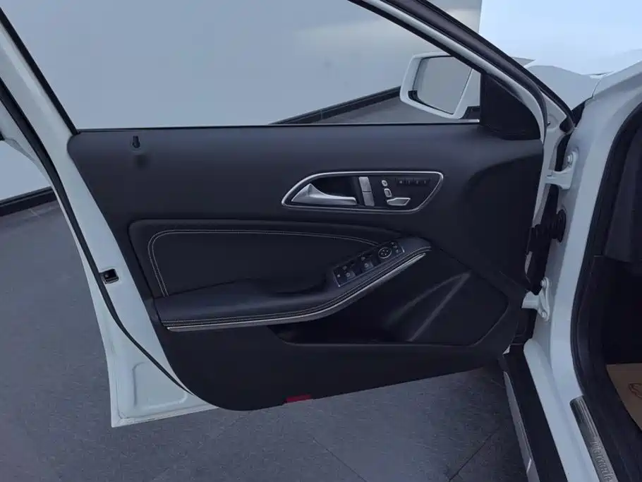 Mercedes-Benz GLA 2017 GLA 220 4MATIC Fashion Model купить на сайте DeffCars