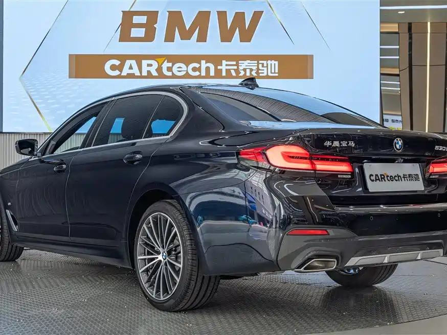 BMW 5 Series 2023 530Li Leading M Sports Package купить на сайте DeffCars