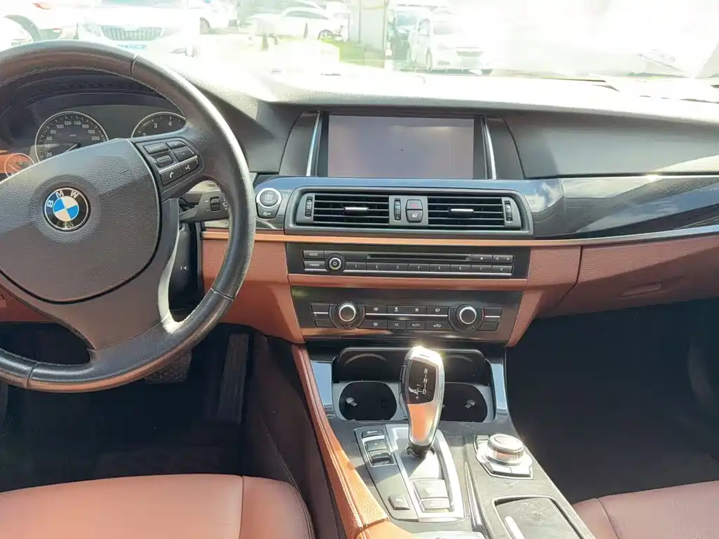BMW 5 Series 2014 520Li Elegant купить на сайте DeffCars