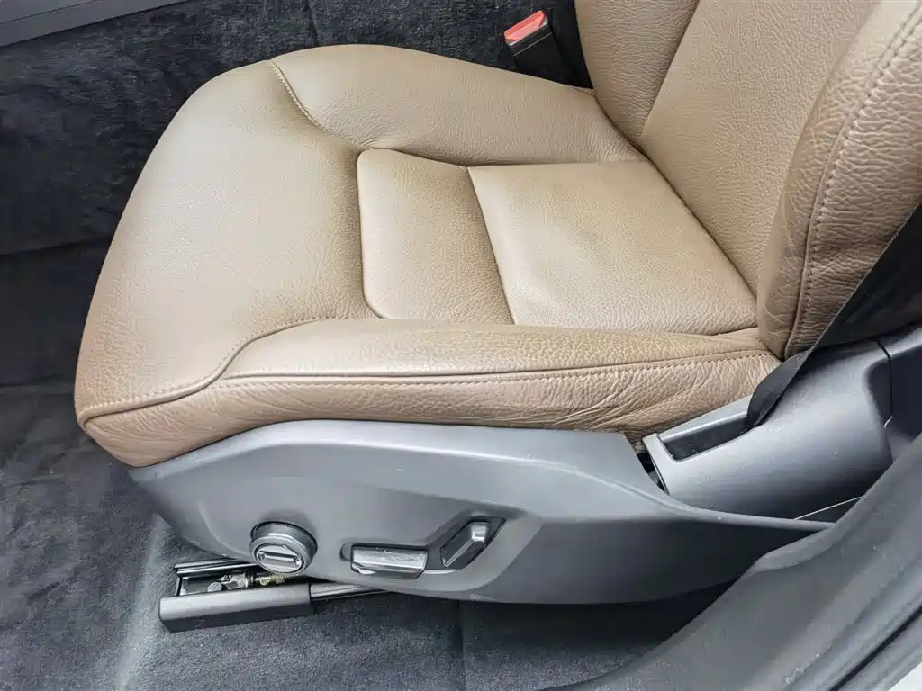 Volvo XC60 2023 B5 four-wheel drive Zhiyi Luxury Edition купить на сайте DeffCars