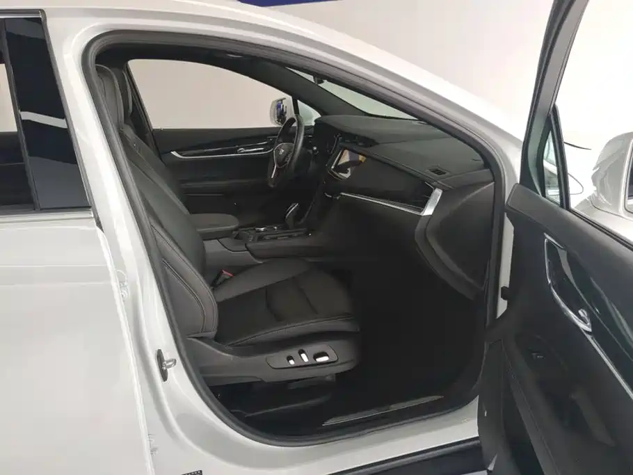 Cadillac XT5 2023 2.0T two-wheel drive fashion model купить на сайте DeffCars