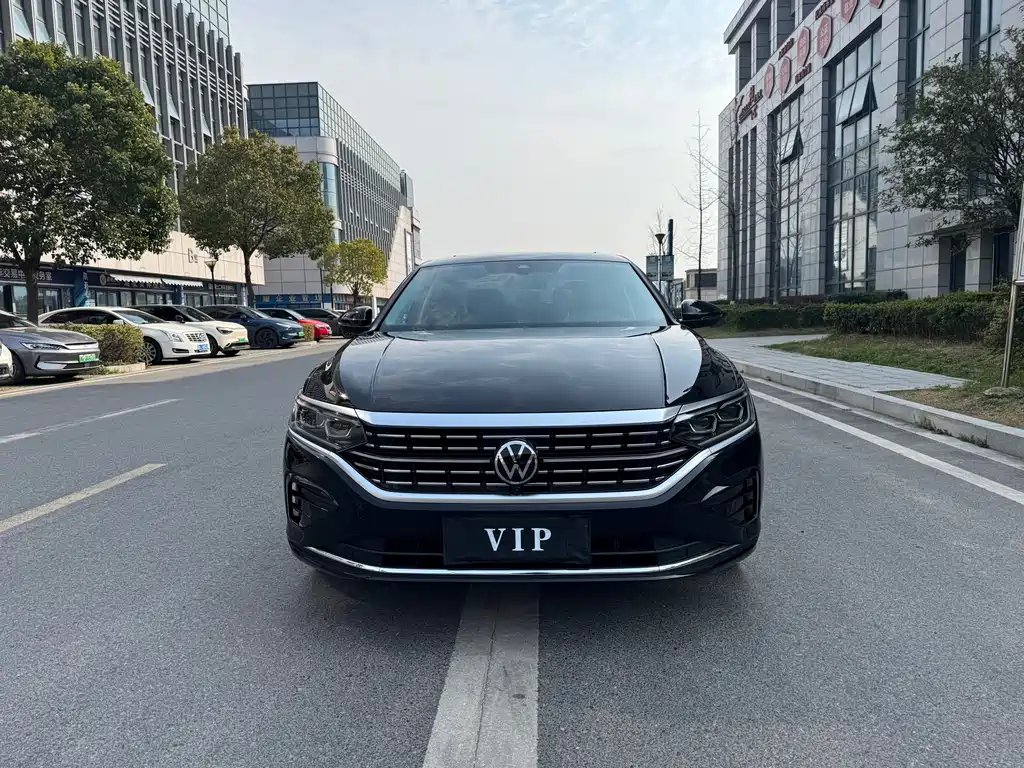 Passat 2025 Outstanding Model 380TSI Longyao Edition купить на сайте DeffCars