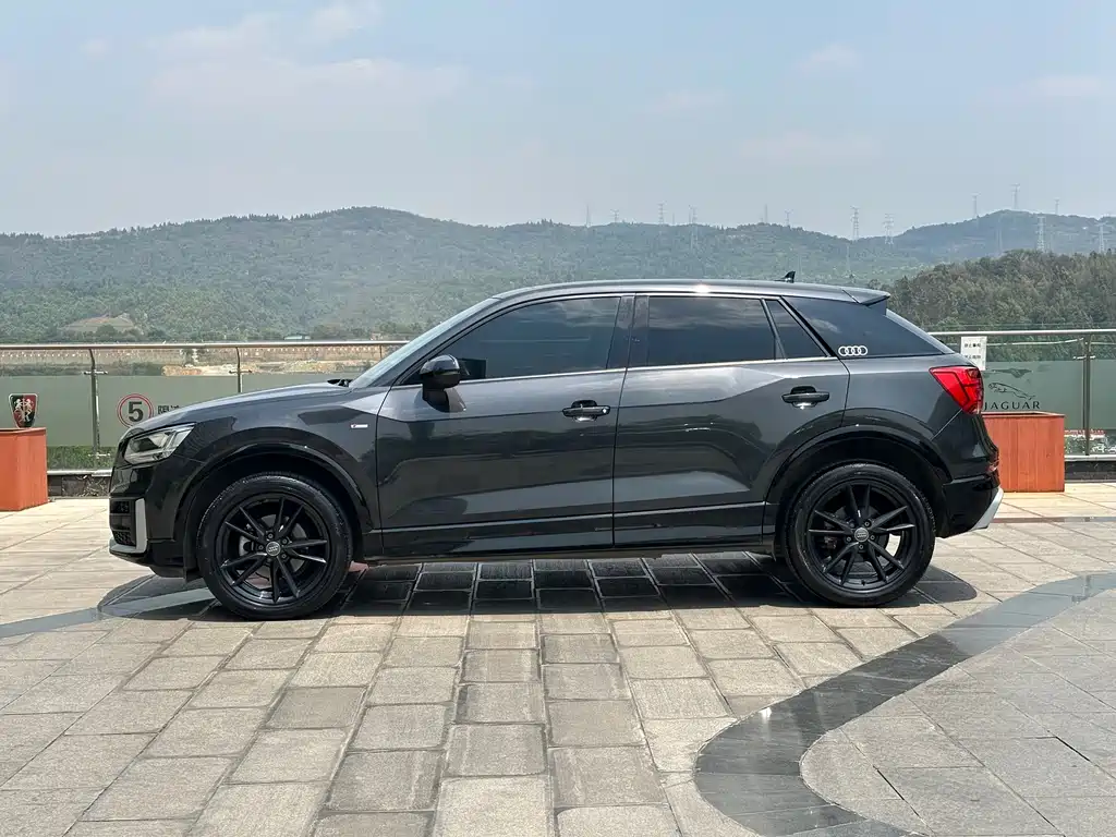 Audi Q2L 2021 35 TFSI fashionable and dynamic купить на сайте DeffCars
