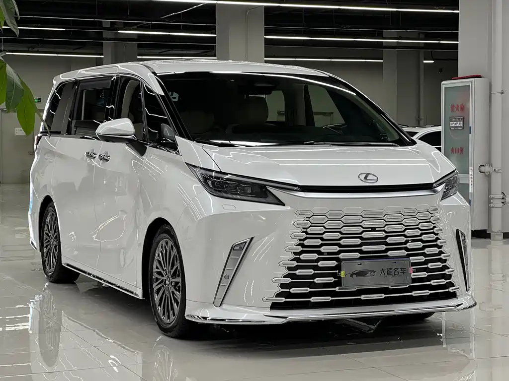 Lexus LM 2025 500h six-seater premium version купить на сайте DeffCars