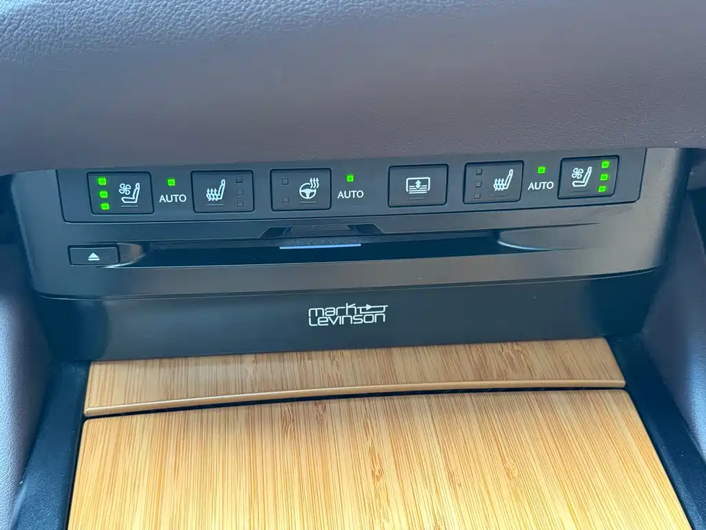 Lexus ES 2020 300h Executive Edition купить на сайте DeffCars