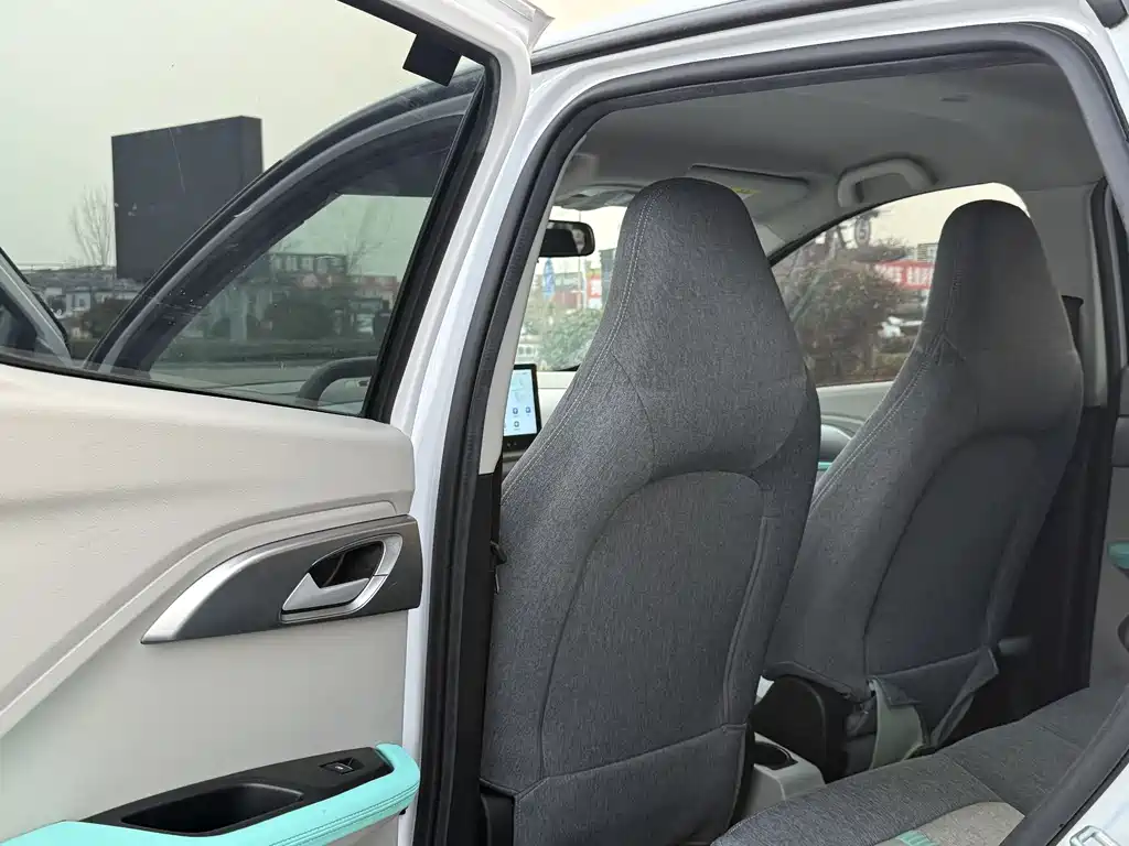 Yizhi EV3 2023 Youth Edition 320KM Luxury Model купить на сайте DeffCars
