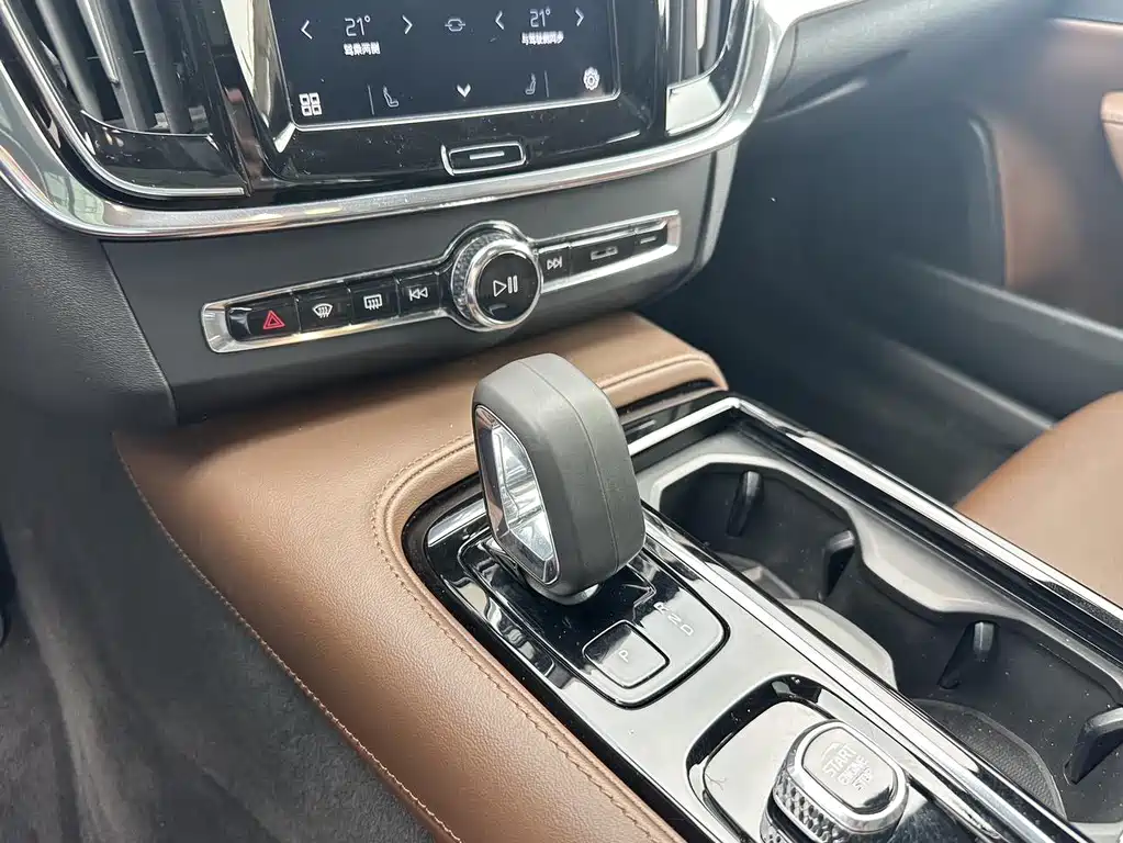 Volvo S90 plug-in hybrid 2024 plug-in hybrid four-wheel drive long range Zhiyi luxury version купить на сайте DeffCars