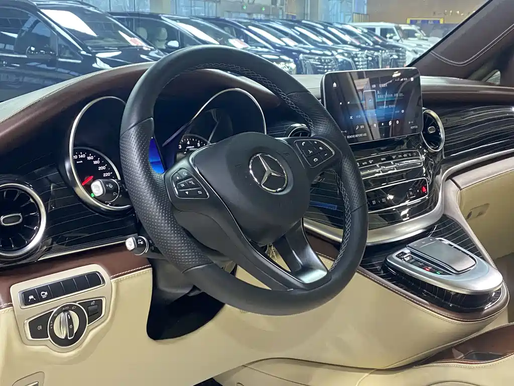 Mercedes-Benz V-Class 2022 V 260 L Long Wheelbase Luxury Edition купить на сайте DeffCars