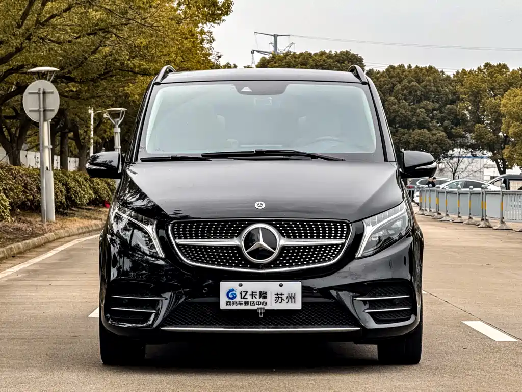Mercedes-Benz V-Class 2022 V 260 L Long Wheelbase Luxury Edition купить на сайте DeffCars