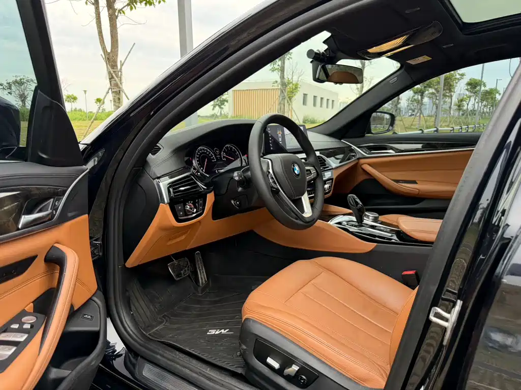 BMW 5 Series 2018 facelift 530Li leading M sports package купить на сайте DeffCars