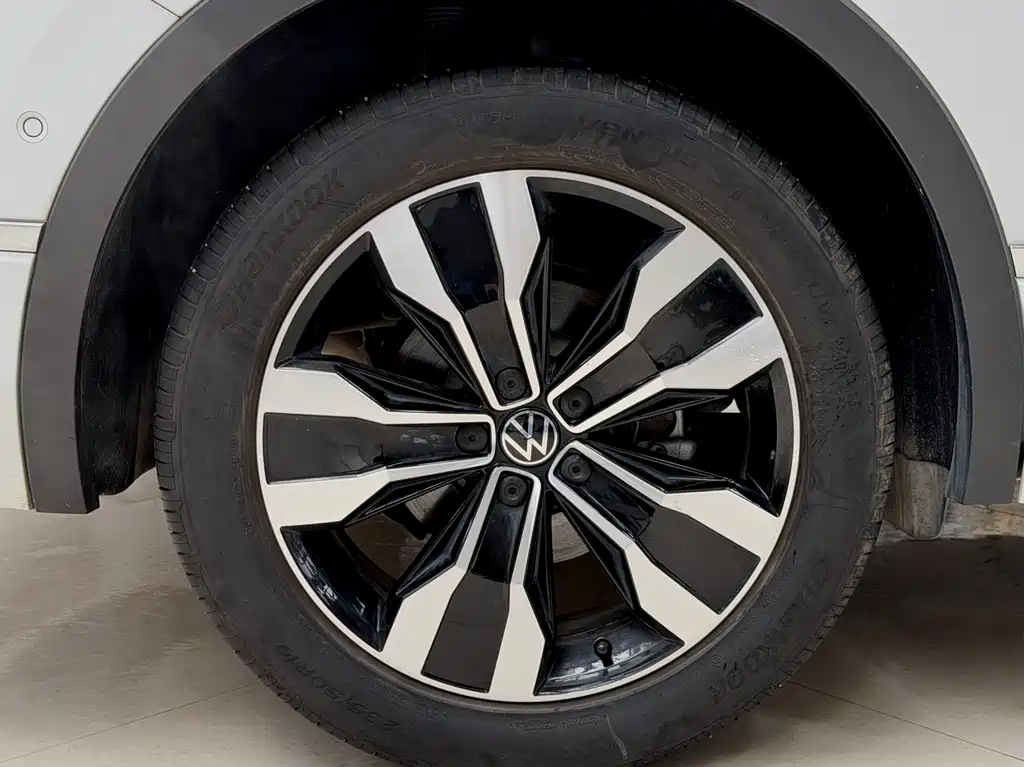 Tiguan L 2024 330TSI automatic two-wheel drive R-Line version купить на сайте DeffCars