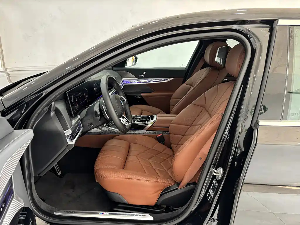 BMW 7 Series 2023 740Li Exclusive M Sports Package купить на сайте DeffCars