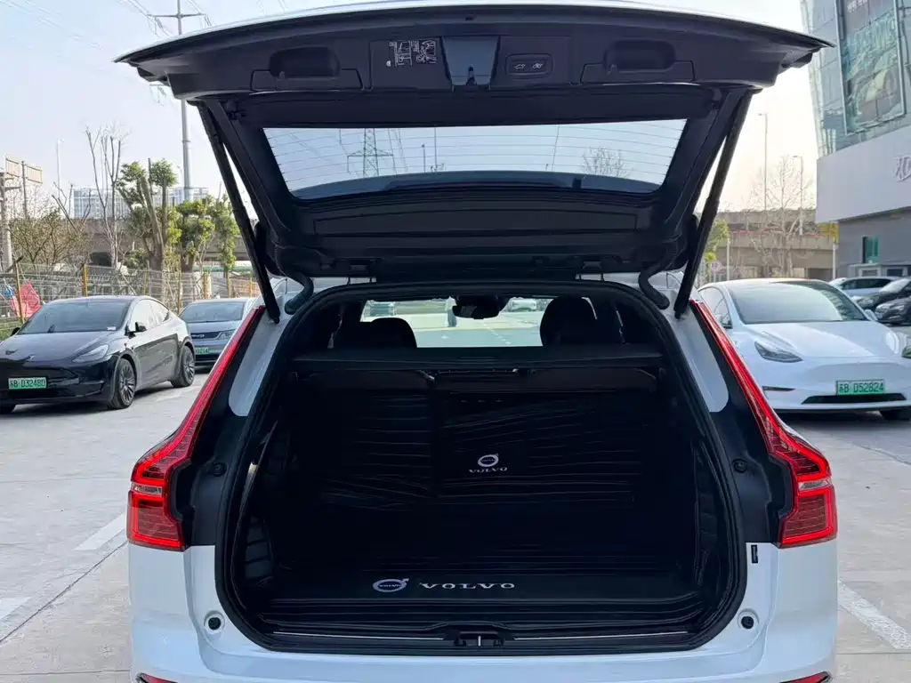 Volvo XC60 2021 T5 four-wheel drive Zhiyuan Deluxe Edition купить на сайте DeffCars
