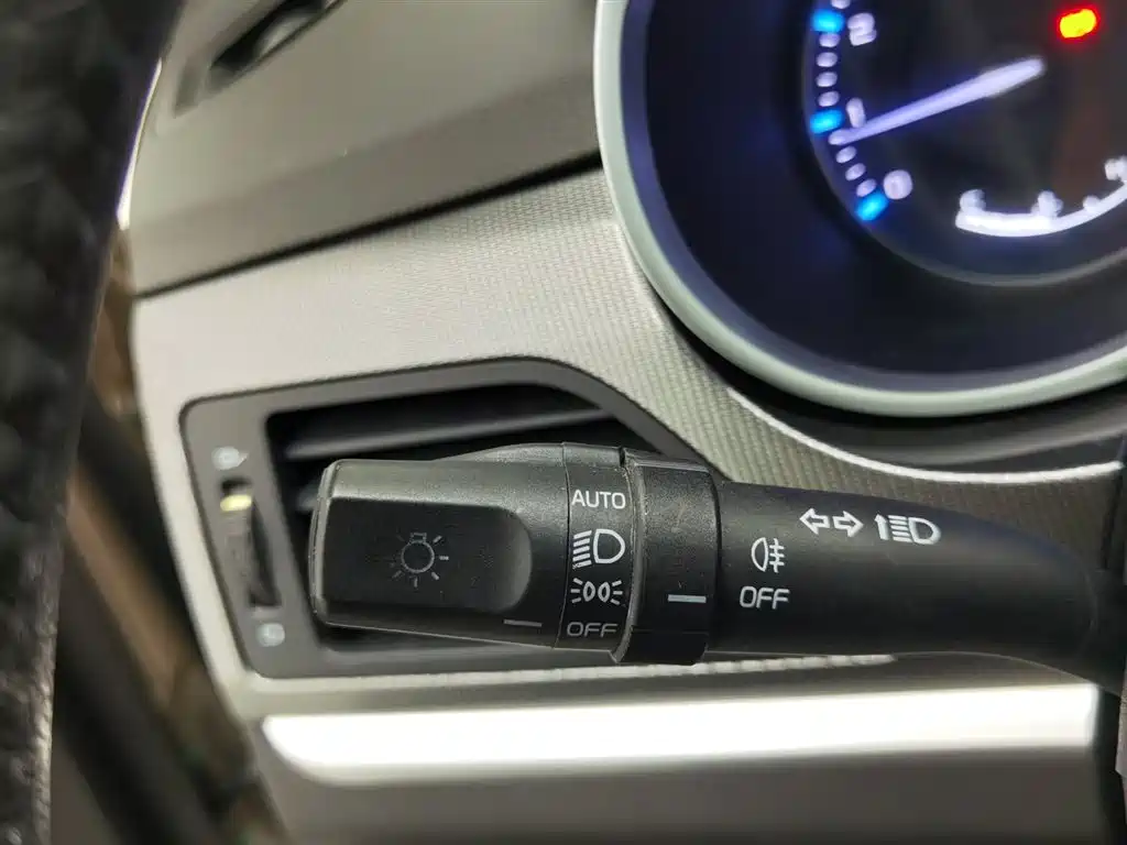 Emgrand 2017 Sedan Million Model 1.5L CVT Upward Interconnect Version купить на сайте DeffCars