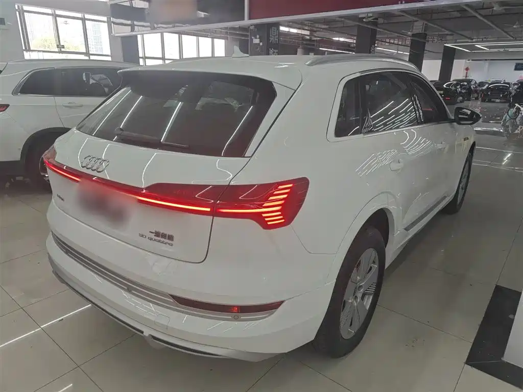 Audi e-tron 2021 50 quattro luxury model купить на сайте DeffCars