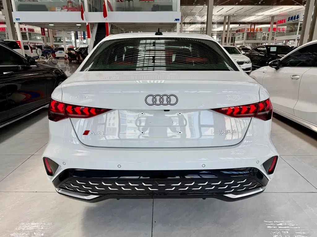 Audi A3 2025 A3L Limousine 35TFSI Flying Spur Exclusive купить на сайте DeffCars