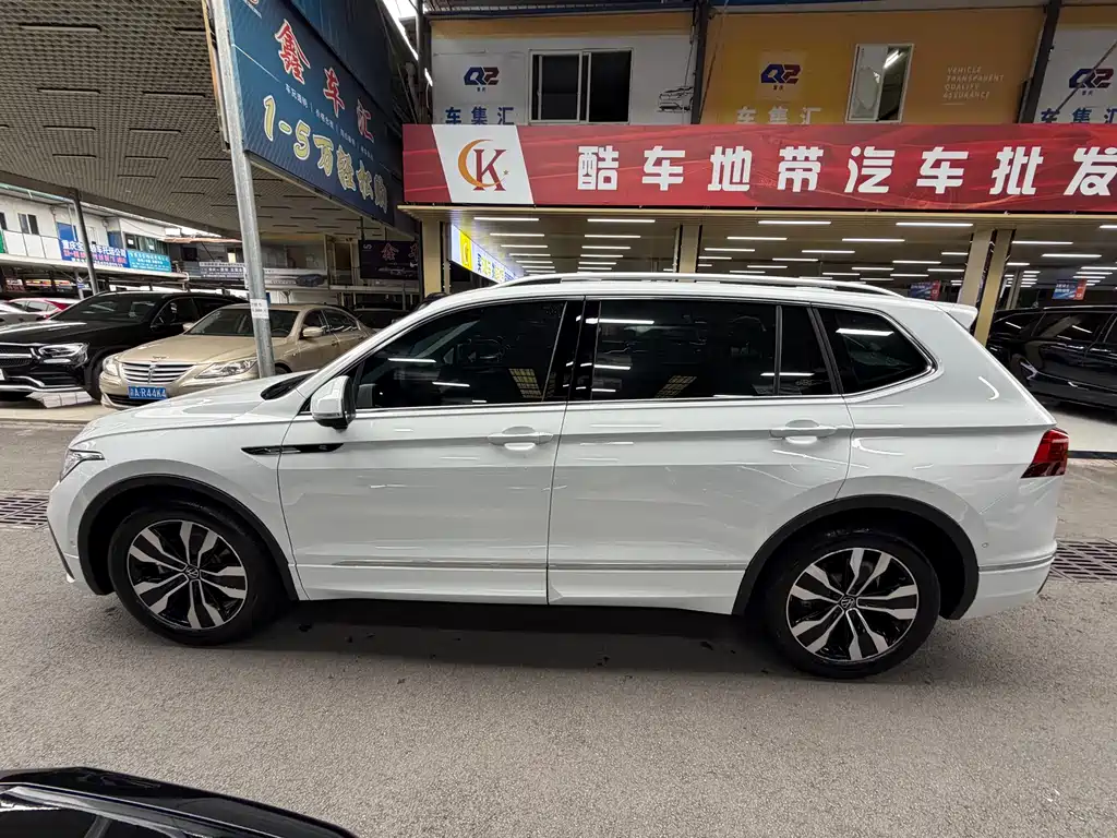 Tiguan L 2024 330TSI automatic two-wheel drive R-Line version купить на сайте DeffCars