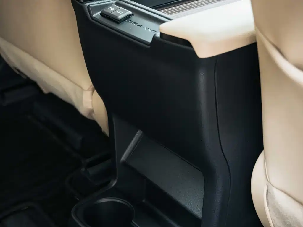 Grevia 2023 2.5L Hybrid Premium PLUS Edition купить на сайте DeffCars