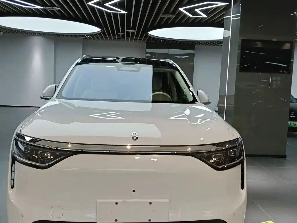 Wenjie M8 2025 extended range Max version 37kWh 6-seater version (192-line lidar) купить на сайте DeffCars