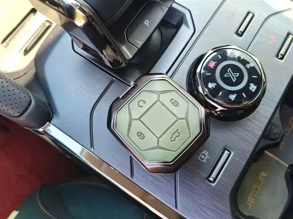 Jietu Traveler 2023 2.0T four-wheel drive crossover PRO купить на сайте DeffCars