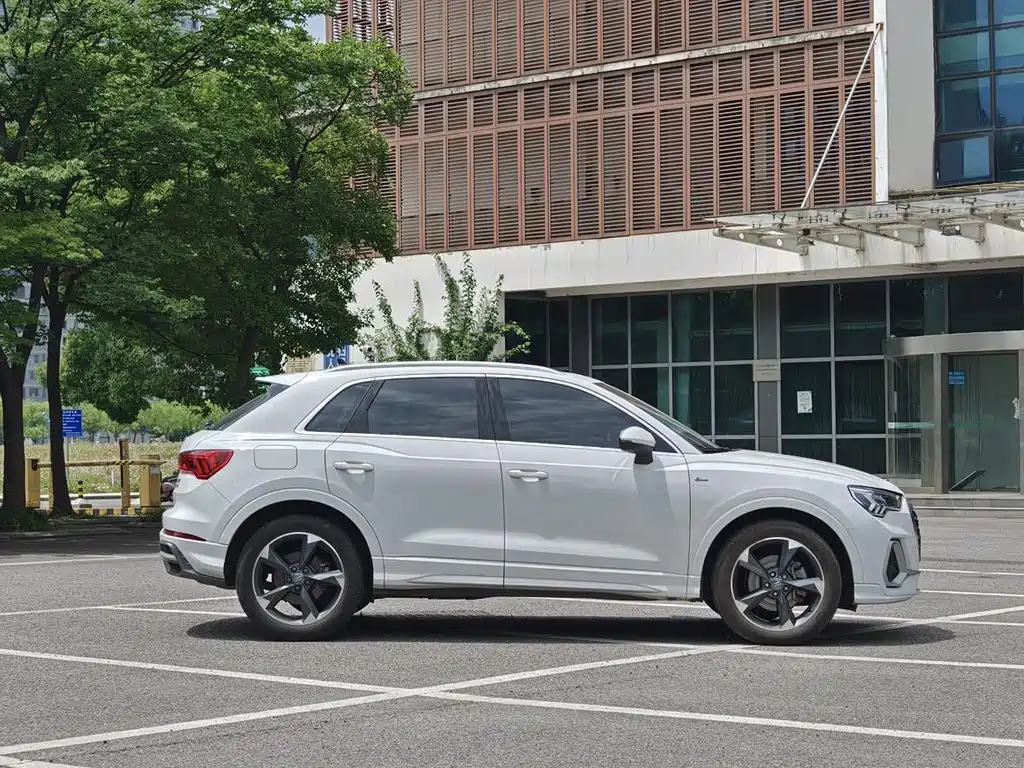 Audi Q3 2019 40 TFSI Fashionable and Dynamic купить на сайте DeffCars