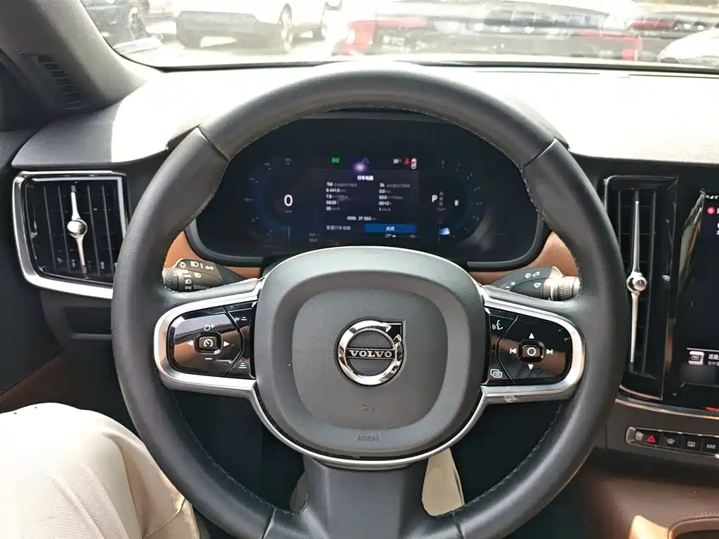 Volvo S90 2024 B5 Zhiyi Luxury Edition купить на сайте DeffCars