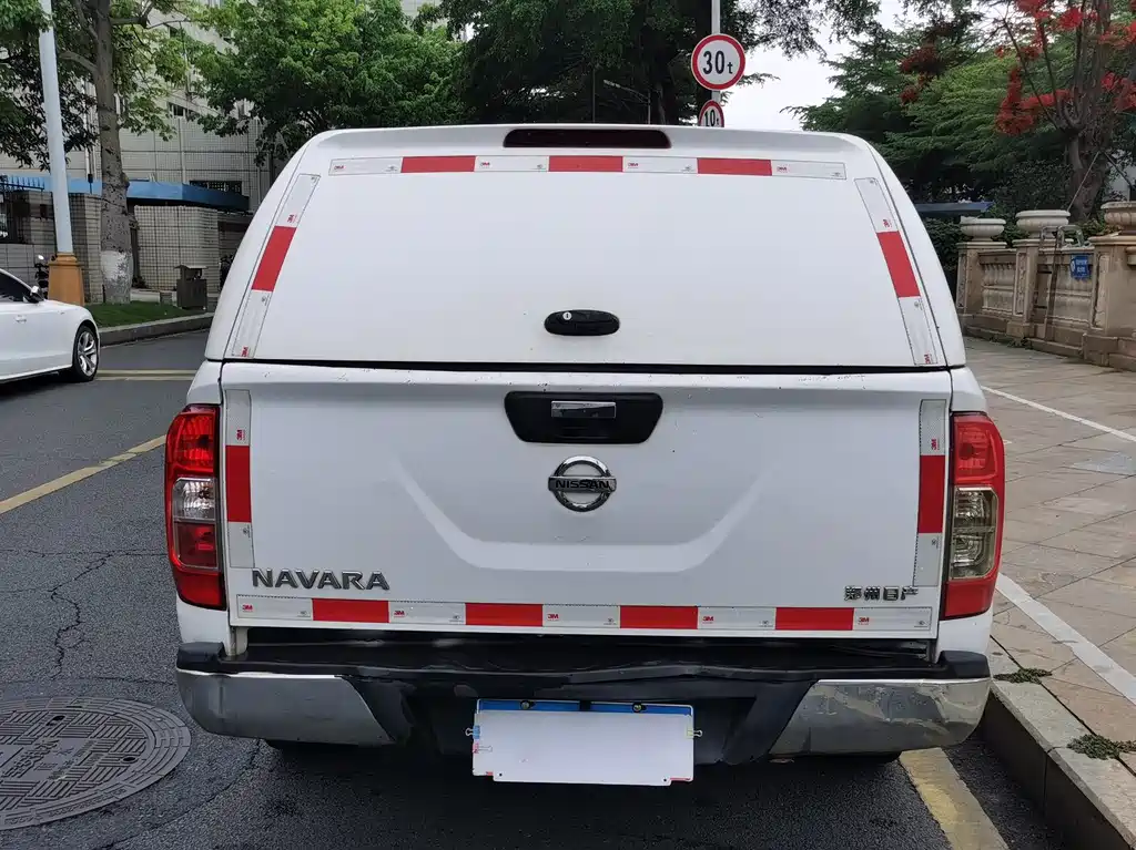 Navara 2021 2.5L manual two-wheel drive comfort model QR25 купить на сайте DeffCars