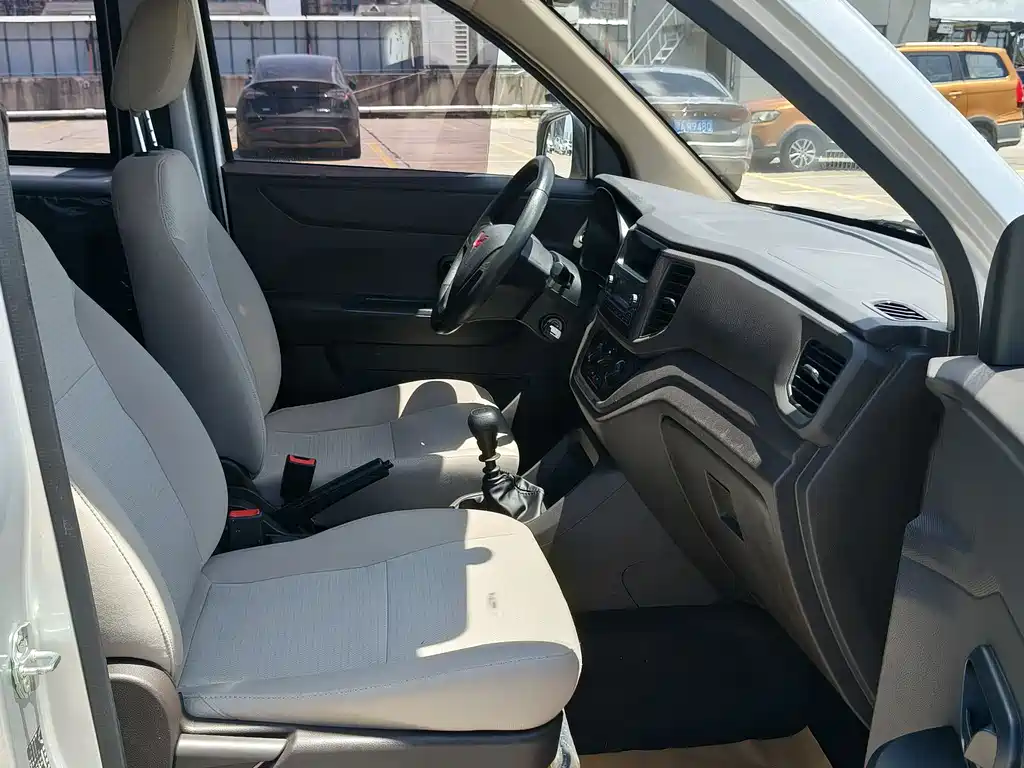 Wuling Hongguang V 2022 1.5L Jinqi version hydraulically assisted LAR купить на сайте DeffCars