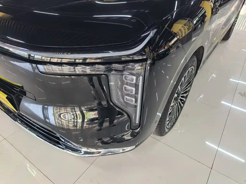 Zhiji LS8 2026 66 Ultra technology flagship large five-seater купить на сайте DeffCars