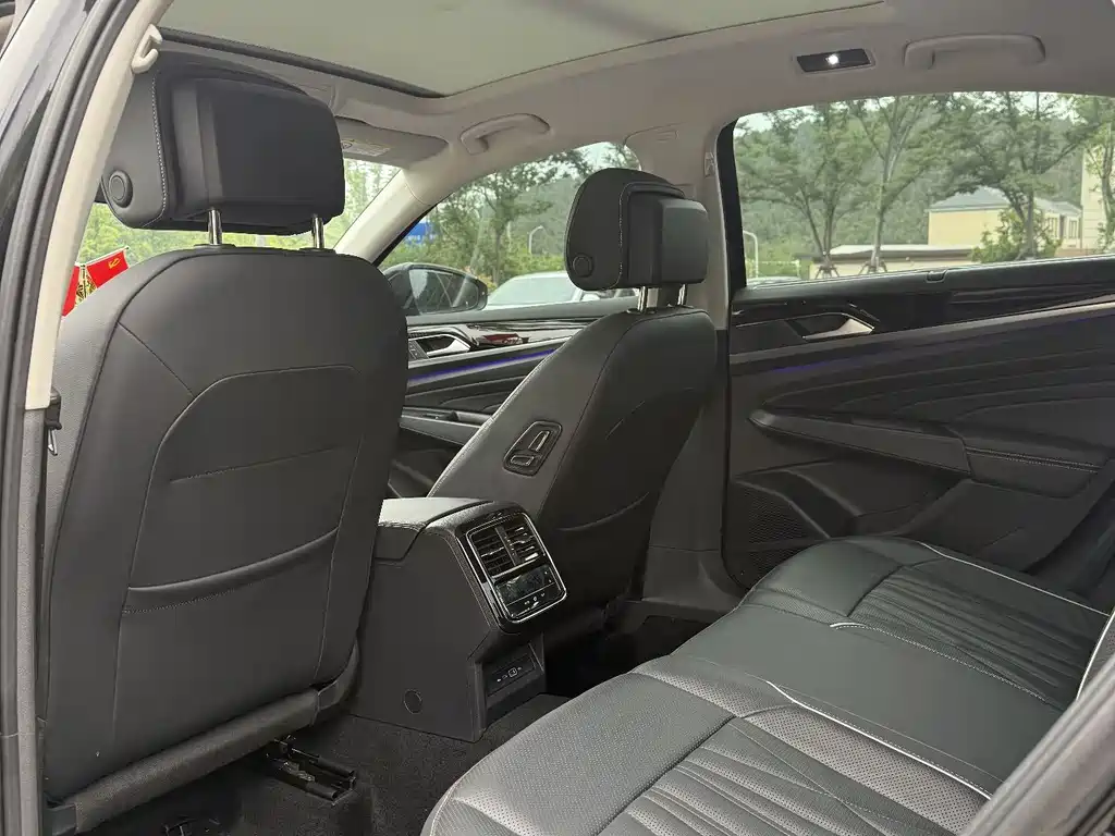 Passat 2023 330TSI Deluxe Edition купить на сайте DeffCars