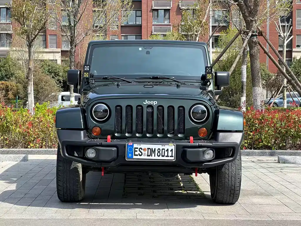 Wrangler 2011 3.8L Sahara four-door version купить на сайте DeffCars