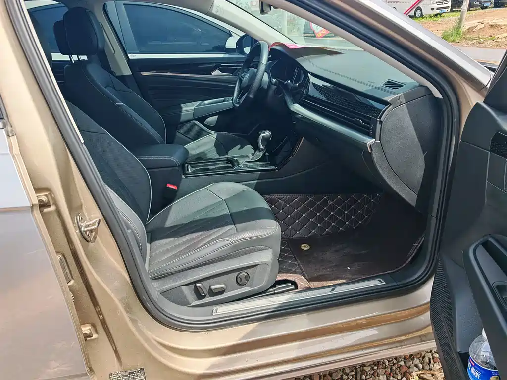 Passat 2022 330TSI Deluxe Edition купить на сайте DeffCars