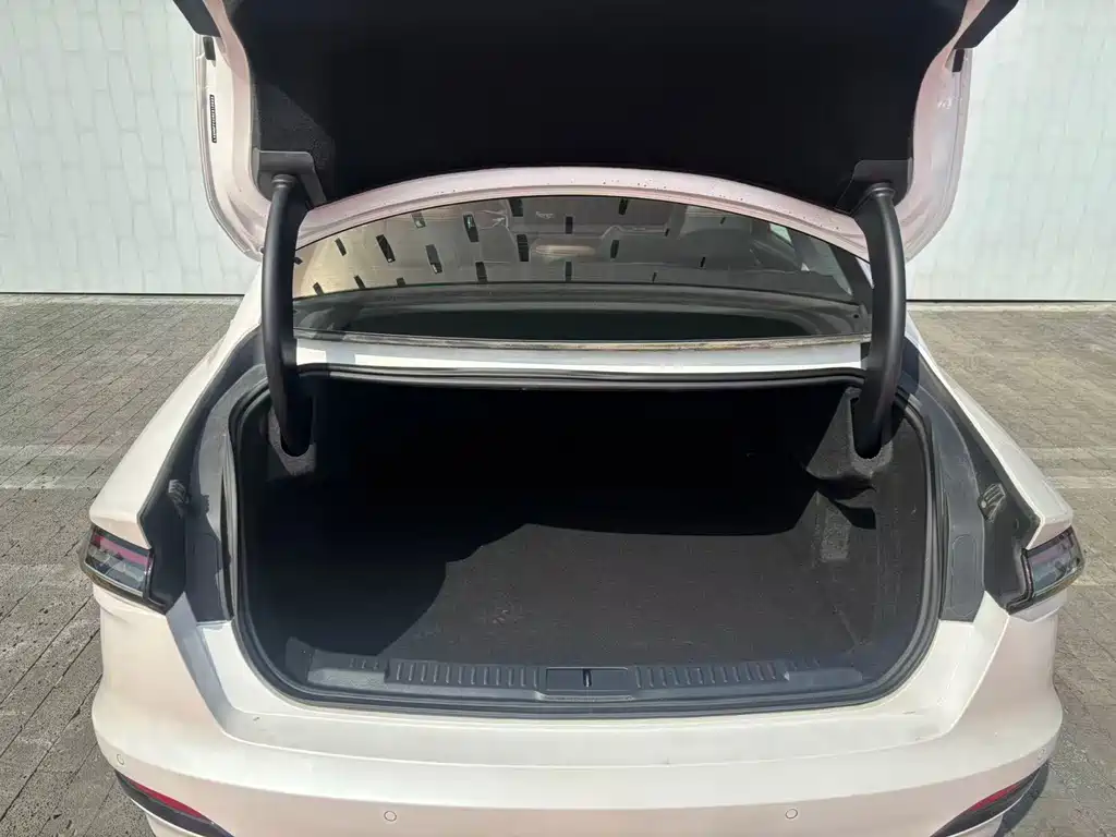 Lincoln Z 2025 2.0T Premium Hybrid Edition купить на сайте DeffCars