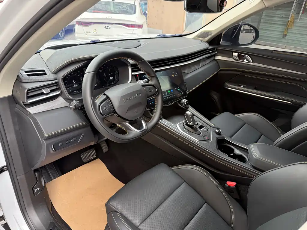 Lynk & Co 01 2024 2.0TD 2WD Global Pro купить на сайте DeffCars