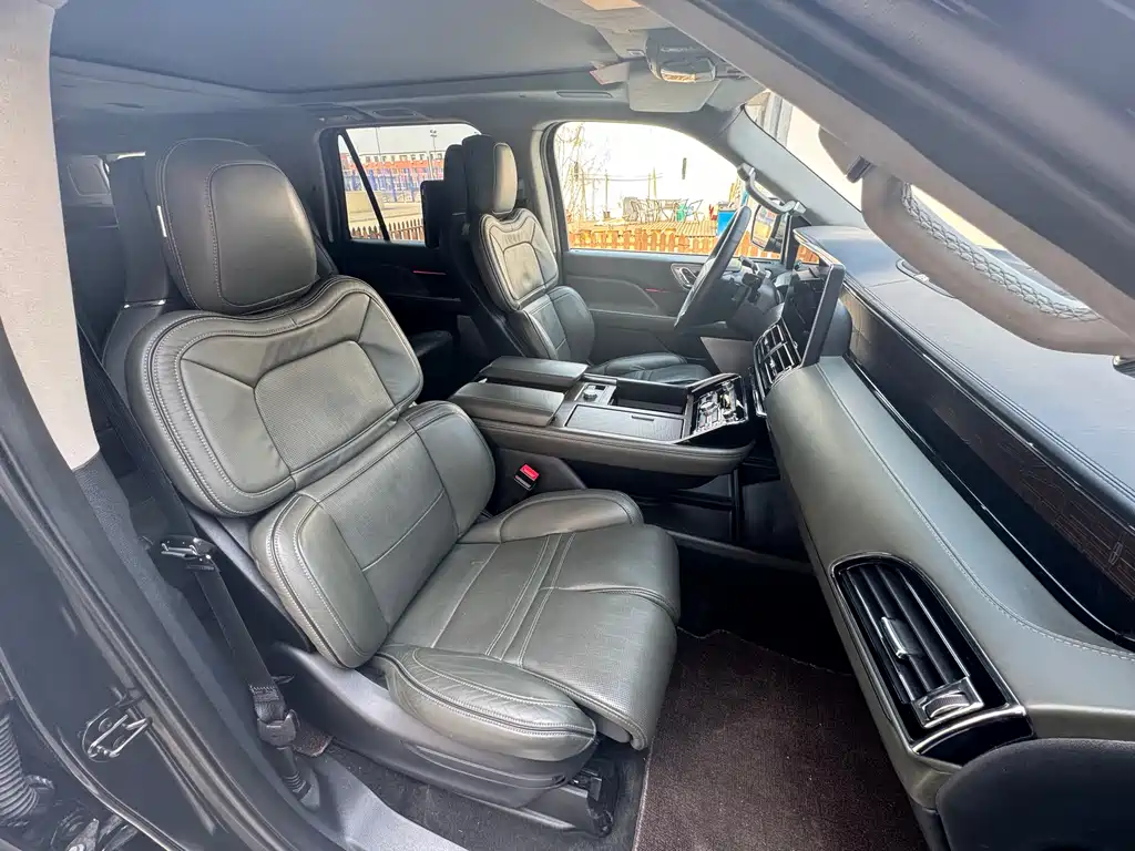 Navigator 2022 3.5T Long Axis Presidential Edition купить на сайте DeffCars