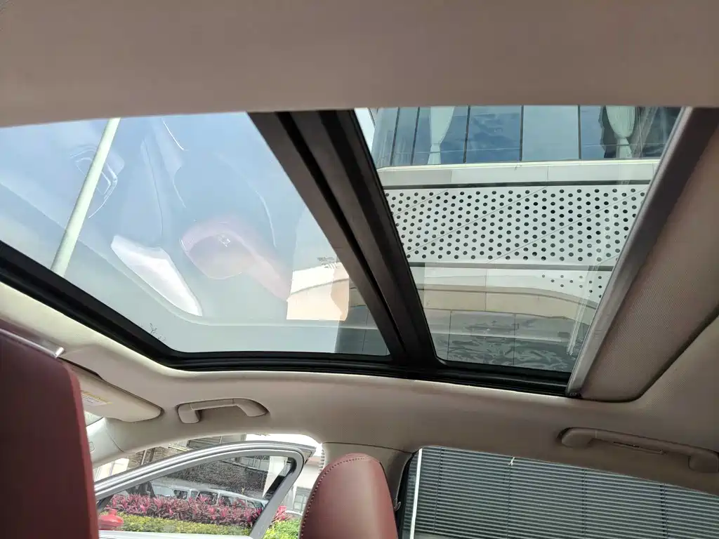 Hongqi H5 2025 2.0T automatic Qichang version купить на сайте DeffCars