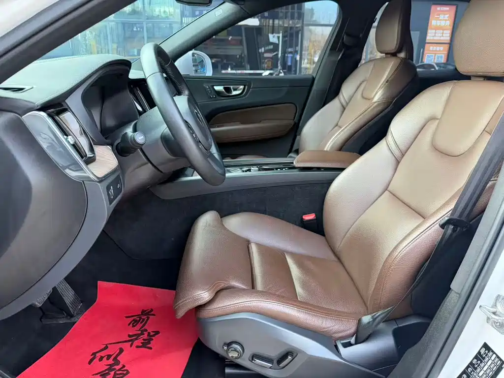 Volvo XC60 2021 T5 four-wheel drive Zhiyuan Deluxe Edition купить на сайте DeffCars