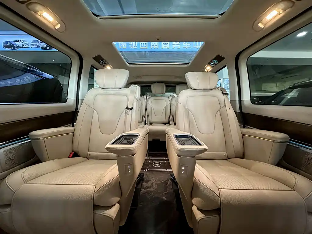 Mercedes-Benz V-Class 2022 V 260 L Long Wheelbase Luxury Edition купить на сайте DeffCars