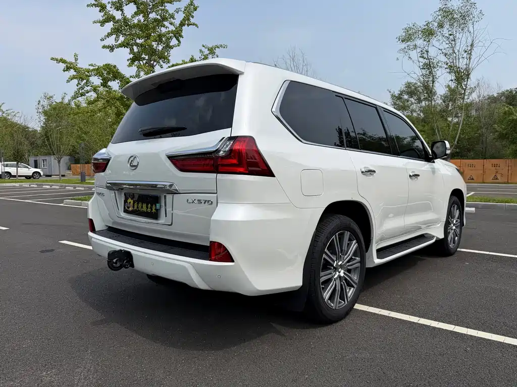 Lexus LX 2017 570 Premium Deluxe Edition купить на сайте DeffCars