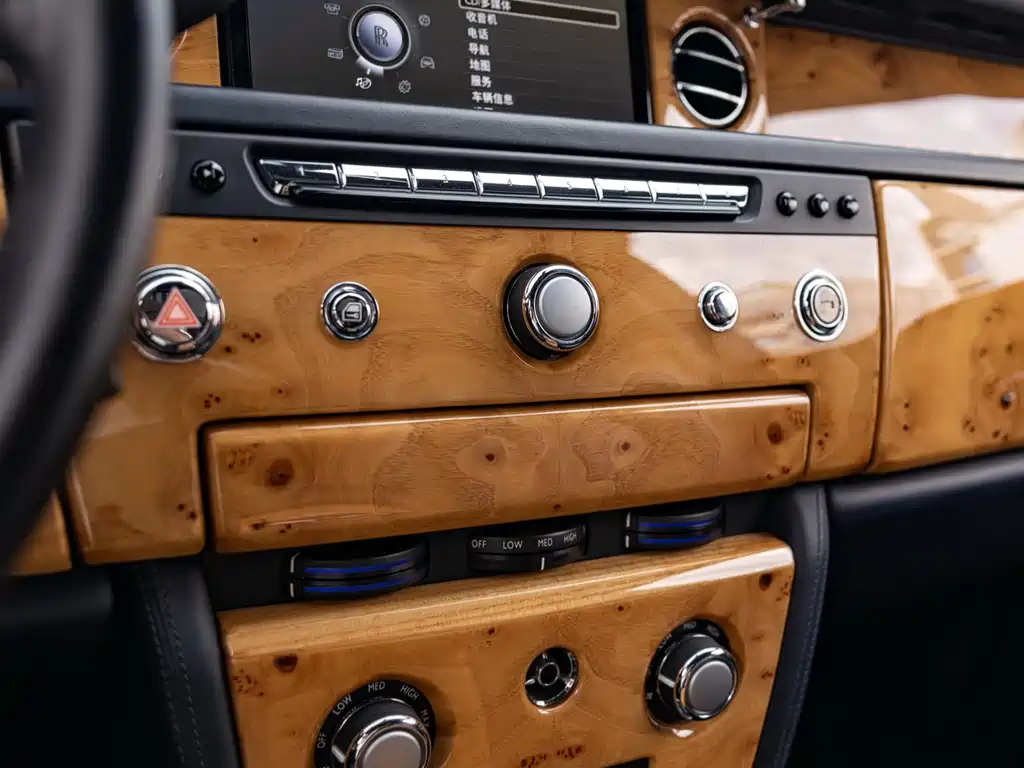 Phantom 2013 6.7L extended version EWB купить на сайте DeffCars