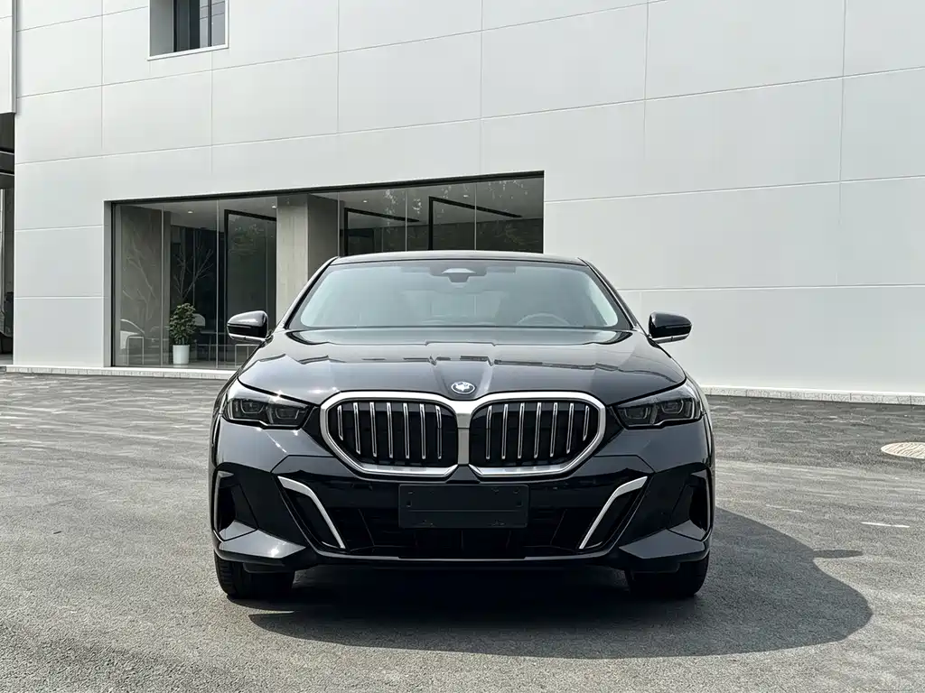 BMW 5 Series 2025 530Li Leading Luxury Package купить на сайте DeffCars