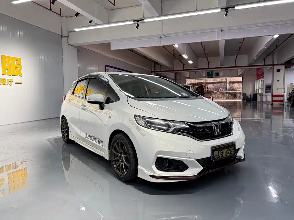 Fit 2018 1.5L CVT Fashion Edition купить на сайте DeffCars