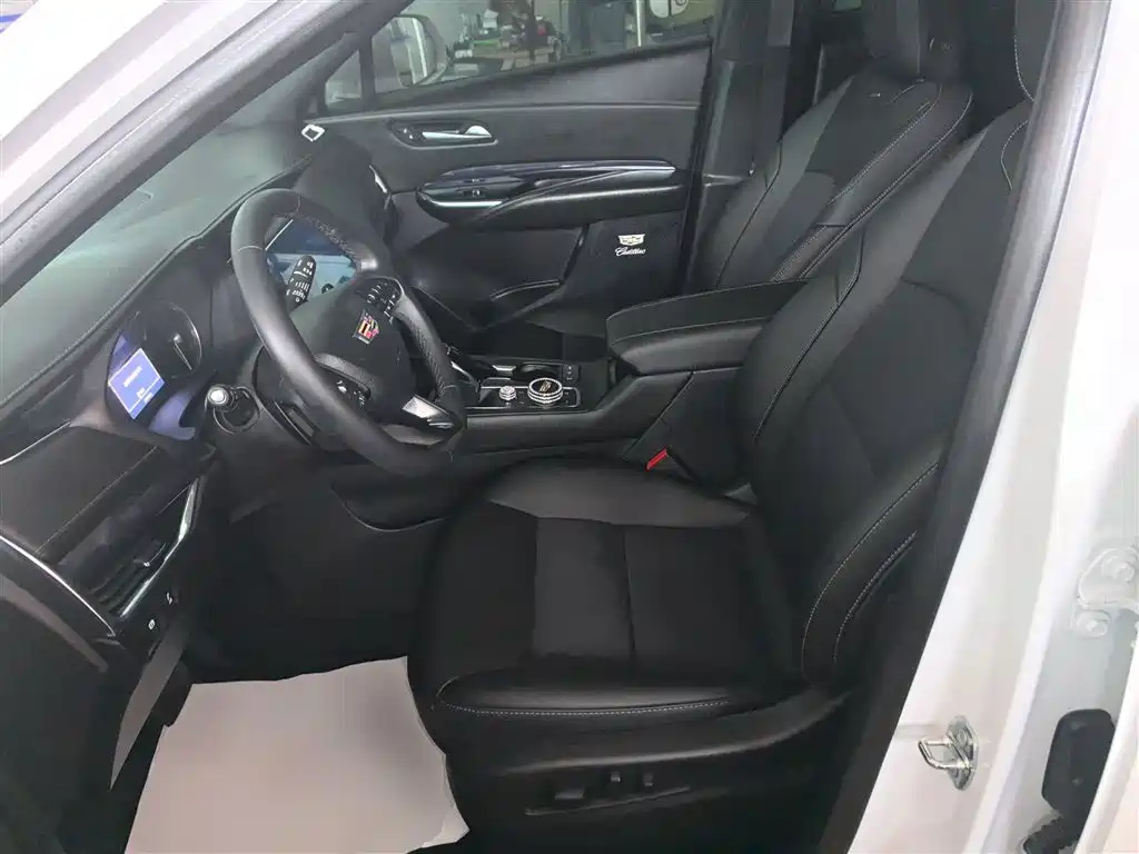 Cadillac XT4 2022 28T two-wheel drive fashion model купить на сайте DeffCars