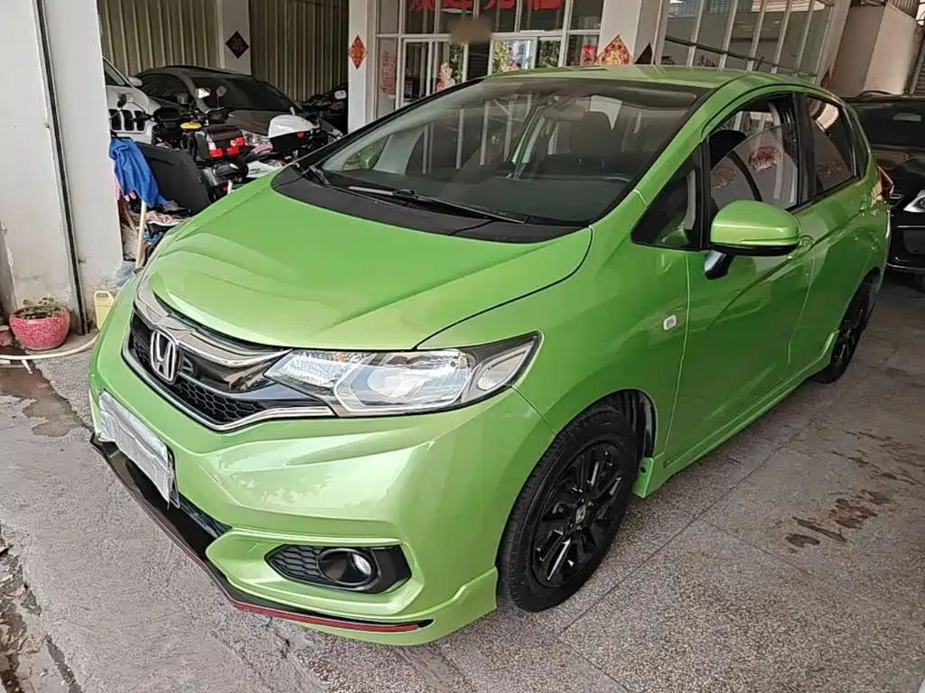 Fit 2018 1.5L CVT Fashion Edition купить на сайте DeffCars
