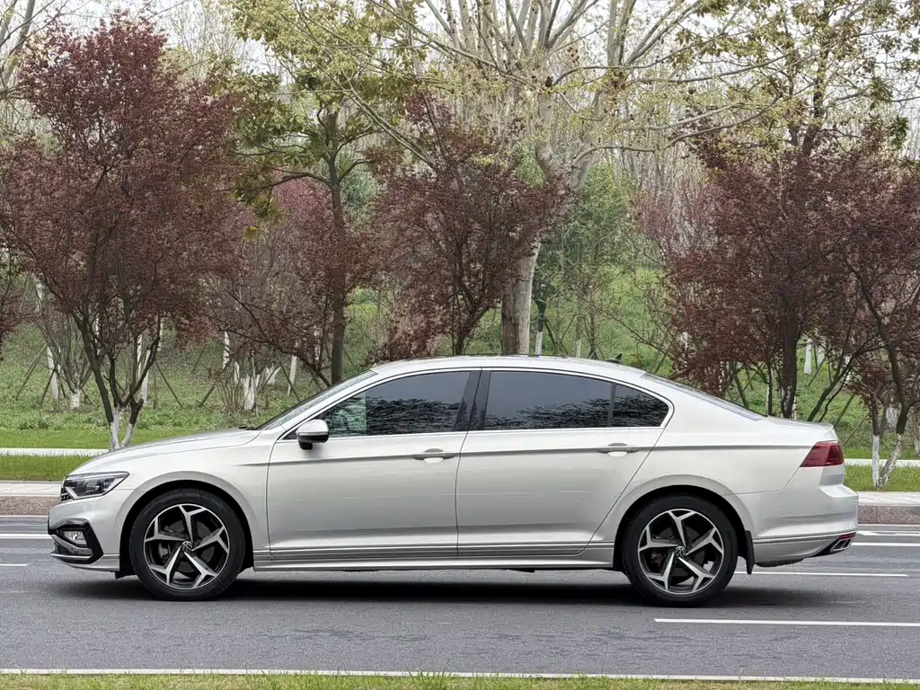 Magotan 2023 2 million commemorative edition 330TSI DSG leading model купить на сайте DeffCars