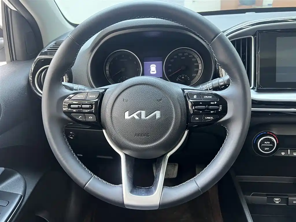 Yipao 2021 1.4L CVT fun sunroof model купить на сайте DeffCars