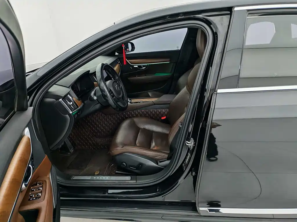 Volvo S90 2021 B5 Zhiyi Luxury Edition купить на сайте DeffCars