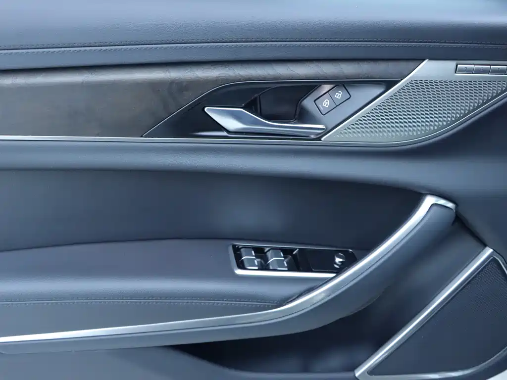 Jaguar XFL 2022 XFL 2.0T P250 two-wheel drive exclusive luxury version купить на сайте DeffCars